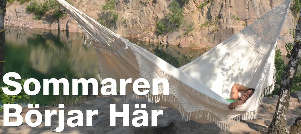 Våren börjar här illustreras med kvinna som ligger i en vit hängmatta upphängd mellan två träd med utsikt över ett stenbrott.